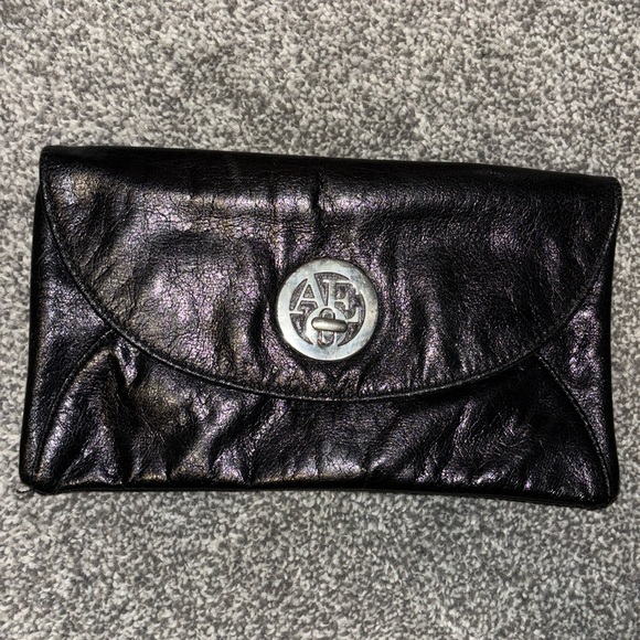 American Eagle Outfitters Handbags - AMERICAN EAGLE OUTFITTERS Black faux leather latch and zipper clutch purse